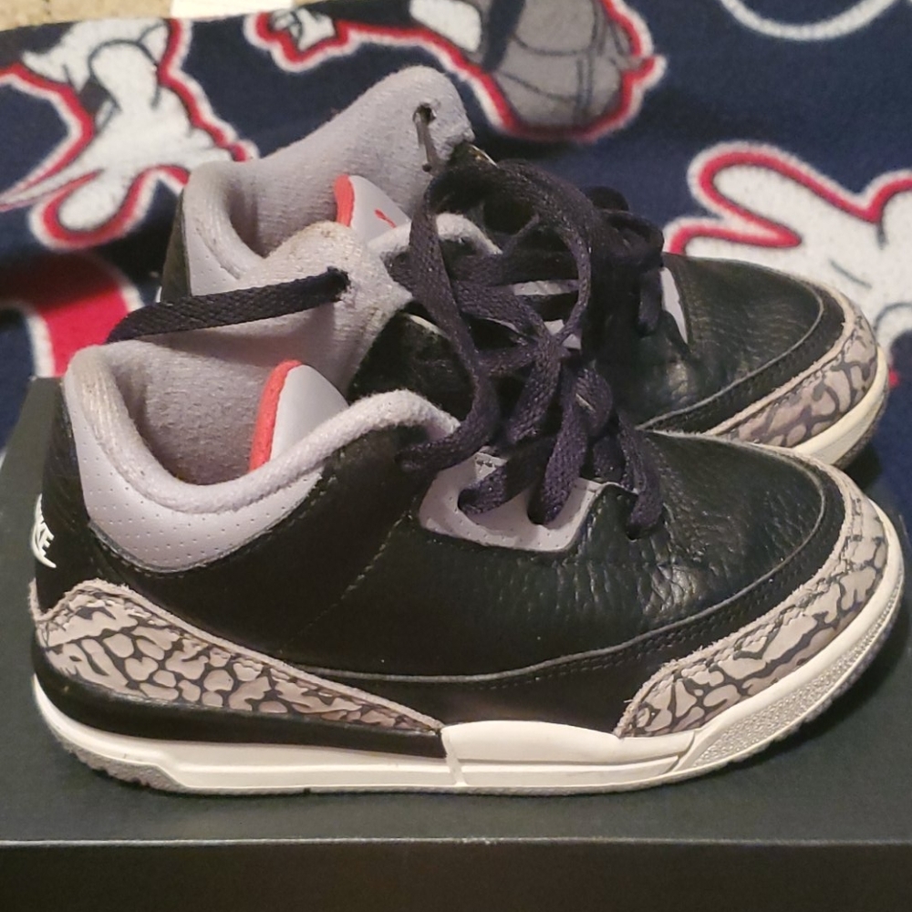 Sneakers - Picture 2 of 5